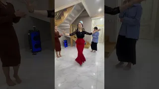 Дочь барона в танце дома на празднике #бахталэрома