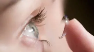 How To Apply Contact Lenses