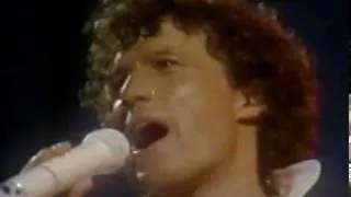 Andy Gibb - Desire (1984 Live in Chile - part I - 09)