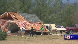 Strong winds in Middlebury leave 2 people hurt