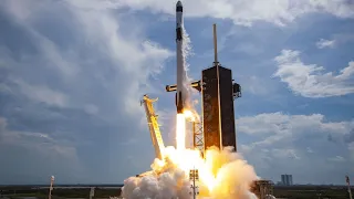 TECHNOLOGY || Falcon 9 first stage returning to Earth after launching Ax-2 mission to orbit.