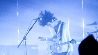 The 1975 - M.O.N.E.Y. (LIVE)