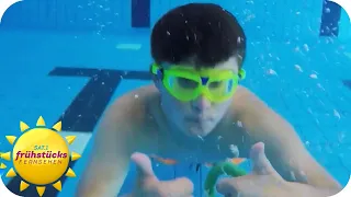 Schwimmen trotz Behinderung - diese Schwimmlehrerin macht es möglich | SAT.1 Frühstücksfernsehen