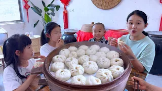 Homemade bamboo shoots steamed buns,fragrant and beautiful