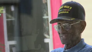 Oldest World War II veteran, Austin's Richard Overton, dies at 112