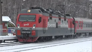 Электровоз ЭП1М-509 с пассажирским поездом