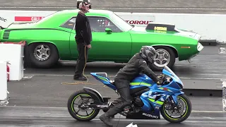 70 Hemi Cuda vs GSXR 1000 - car vs motorbike - 604 Street Legit drag race