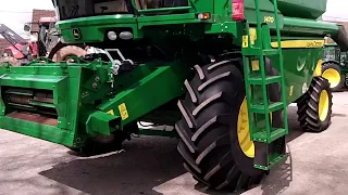 John Deere 1470 Combine Harvester