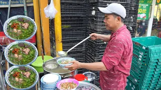 Xe hủ tiếu bánh canh 20k/tô đông nghẹt khách ở vỉa hè Sài Gòn