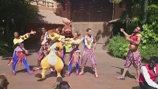 Disneyland Paris 2019 - The Lion King and Jungle Festival - Timon's “MataDance” Show !