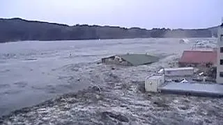 気仙沼市津波 Footage of the tsunami that hit Kesennuma City in Japan