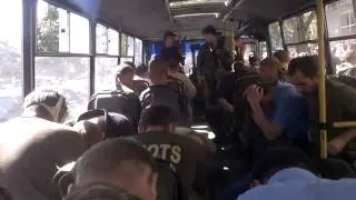 Как провожали автобусы пленных нацгадов из Донецка после позорного парада