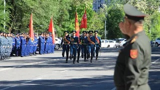 УЛУУ ЖЕҢИШТИН 79 ЖЫЛДЫГЫНА КАРАТА АСКЕРДИК ЖҮРҮШ ӨТКӨРҮЛӨТ