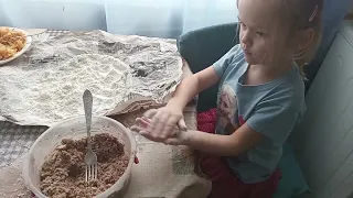 Пироги з паштетом та капустою від Лізи Петченко (6 років)