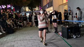 SUNDAY. ONLOOKER'S IMPROMPTU BUSKING. HONGDAE STREET.