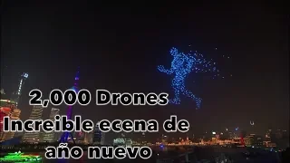 Increible espectaculo de fuegos pirotécnicos con drones. Asi reciben en el año 2020 en Asia.