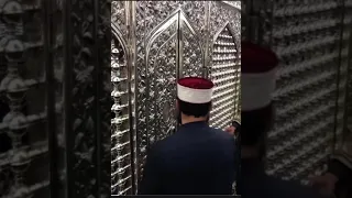 Shaykh Sayyid Hashim Al Gaylani opening the door of Maqaam Hz Abdul Qadir Gaylani with Shejh Dzafer