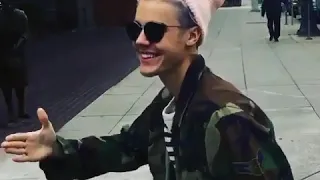 Justin Bieber reaction with his fans🖤🤗