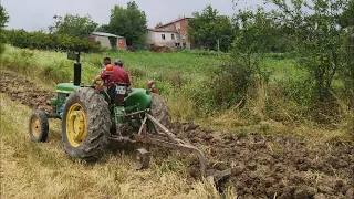 1130'luk john deere ile Ekin anızı sürmek