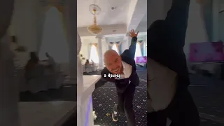 Ведущий на свадьбу Максим Букреев.