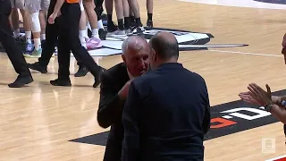 Željko Obradović gives Duško Vujošević a warm hug (Partizan NIS - Cibona, 15.4.2022)