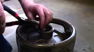 How to open and reassemble a Sanke keg