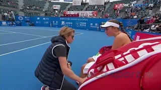 Jelena Ostapenko mad with her mother on a tactical timeout and tell her to leave