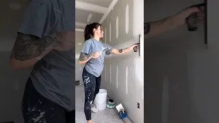 📹 Skimming a flat with the LEVEL5 14-Inch Drywall Trowel 👀