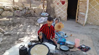 "Exquisite Breakfast: Local Bread, Mountain Honey & Animal Oil | Young Duo's Amazing Cooking"