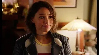 The Flash 5×01 Nora Allen introduces herself to Team Flash