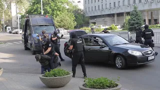 СБУ відпрацювували дії у випадку нападу терористів на прикладі захоплення автотранспорту біля ОДА