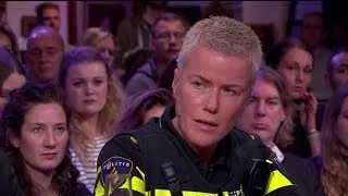 Stop kindermishandeling: "Stap over de drempel" - RTL LATE NIGHT