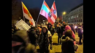 🇦🇹 Demo Wien 04.12. 21 - Provozierende Polizeisperre - Party am Burgtor