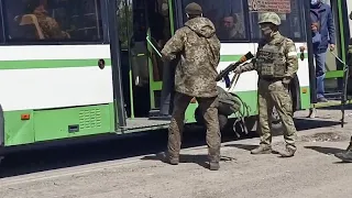 Bataille de chiffres autour de la reddition des soldats ukrainiens de l'usine Azovstal à Marioupol