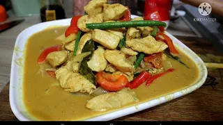 HOW TO COOK CHICKEN CURRY WITH KAFFIR LIME LEAVES (QUICK AND EASY RECIPE)