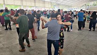 OS CASAIS DANÇAM NO SALÃO - DANÇANDO FORRÓ NO BAILÃO DA TERCEIRA IDADE (VANERA)