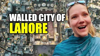 Walking Around the Walled City of Lahore 🇵🇰 (Pakistan Travel Vlog)