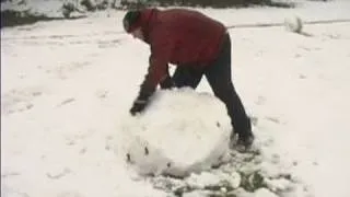 How To Build a Snowman : How to Build Base of Snowman