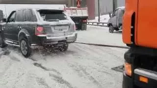 Range Rover Sport Helps Trucks in the Snow
