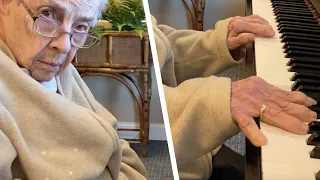 Esta mulher de 93 anos não se lembra de nada. Mas então ela vê um piano e tudo retorna