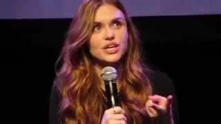 Talking about her name and more - Holland Roden @ Werewolfcon