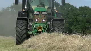 Loonbedrijf Riphagen Vaassen persen John Deere 6215R met Krone