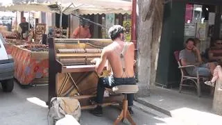 Maple Leaf Rag... Ragtime piano in the street