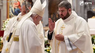 Sacerdote recién consagrado explica por qué dio su primera bendición al Papa Francisco