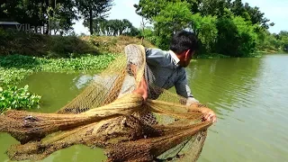 Net Fishing on Boat।Traditional Cast Net Fishing in River।fishing videos (part-422)