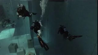 Y-40 scuba diving in the deepest pool on the world