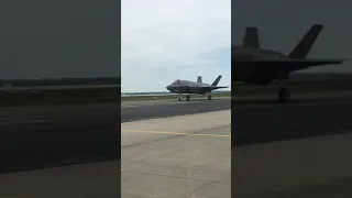 Rhode Island Airshow 2018 - F-16 Falcon & F-35 Thunderbolt Taxi