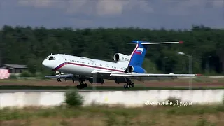 После посадки Ту-154М следом взлетает Ту-154Б-2 обратным курсом