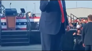 Donald Trump dances to Where is my mind