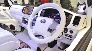 カズキオート 舞杏のカスタム200系ハイエース「2019 ver Sports Style Buan」の内装 運転席まわりから座席シートも